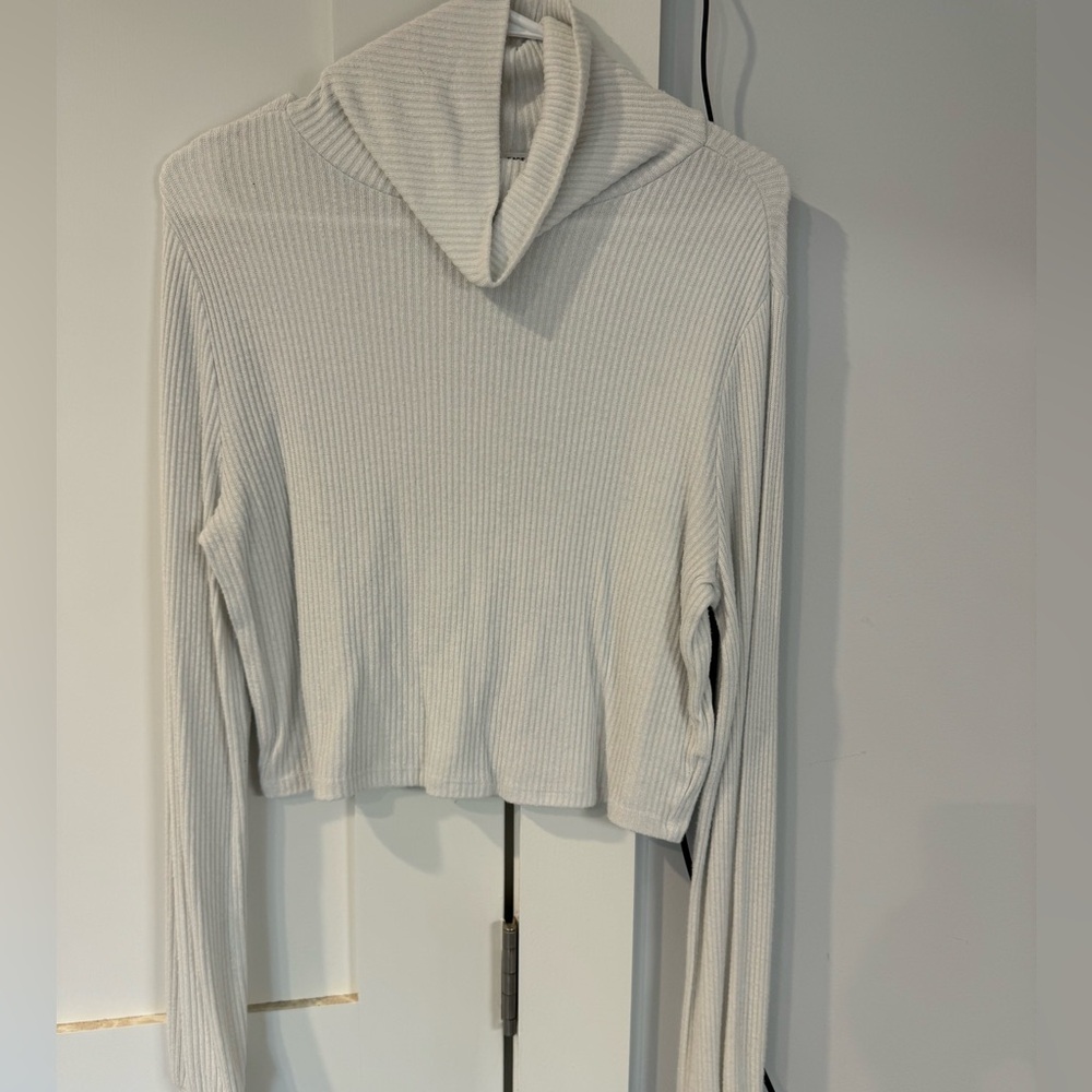 Crop top turtleneck, long sleeve sweater